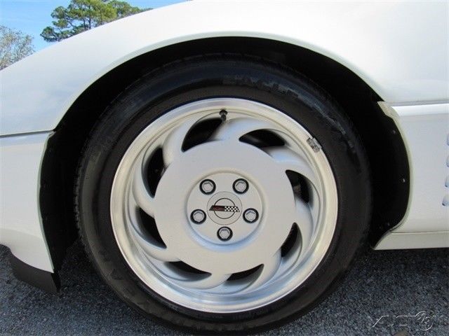 1991 White Chevrolet Corvette Hatchback