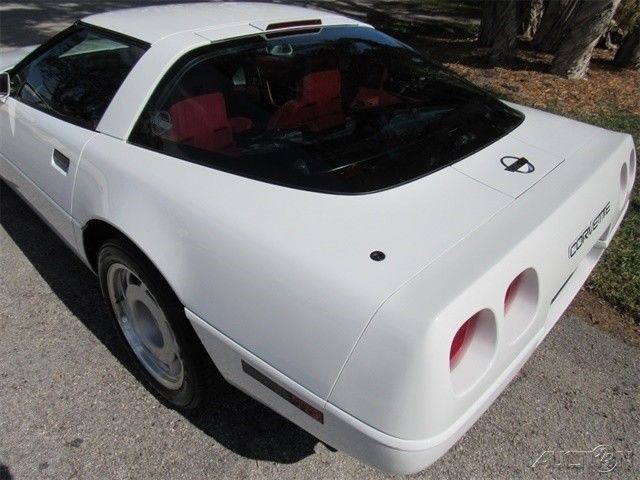 1991 White Chevrolet Corvette Hatchback