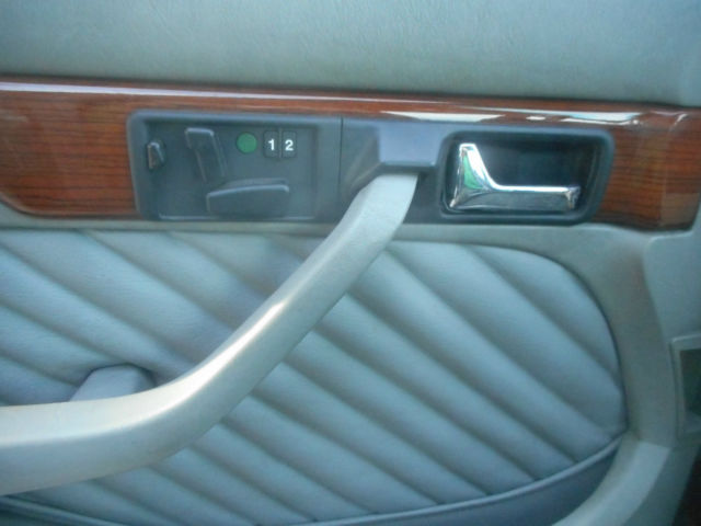 1991 Black Mercedes-Benz S-Class sedan