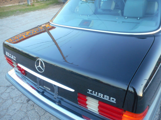 1991 Black Mercedes-Benz S-Class sedan