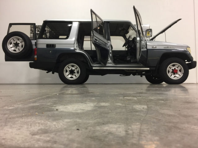 1900 Gray Toyota Land Cruiser SUV