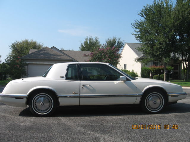 1992 White Chevrolet S-10 Pickup Truck