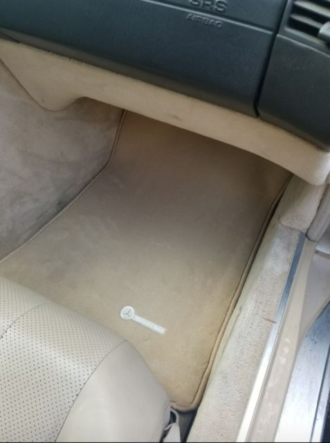 1992 Silver Mercedes-Benz 300-Series Convertible