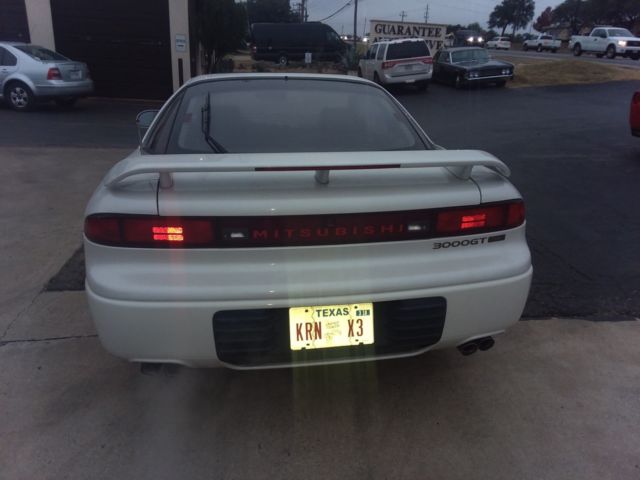 1992 White Mitsubishi 3000GT Hatchback