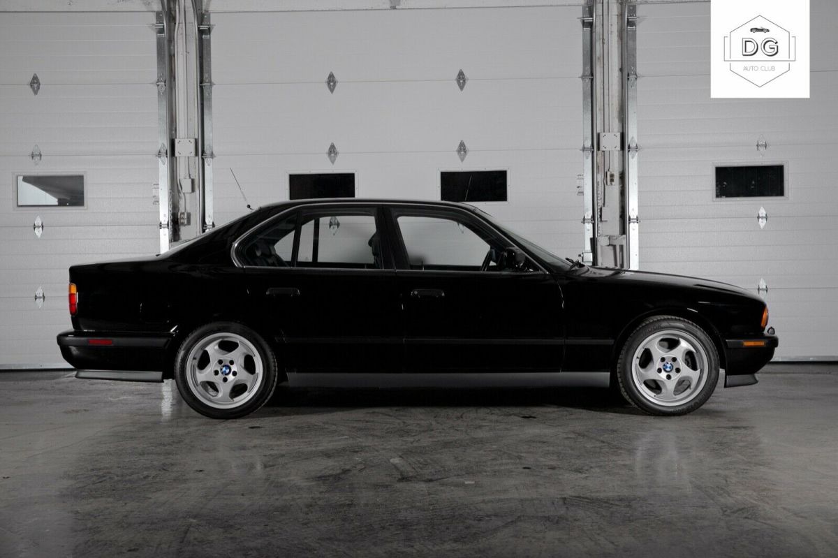 1992 Black BMW M5 Sedan