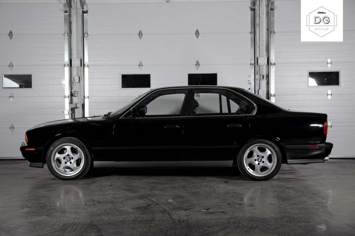 1992 Black BMW M5 Sedan