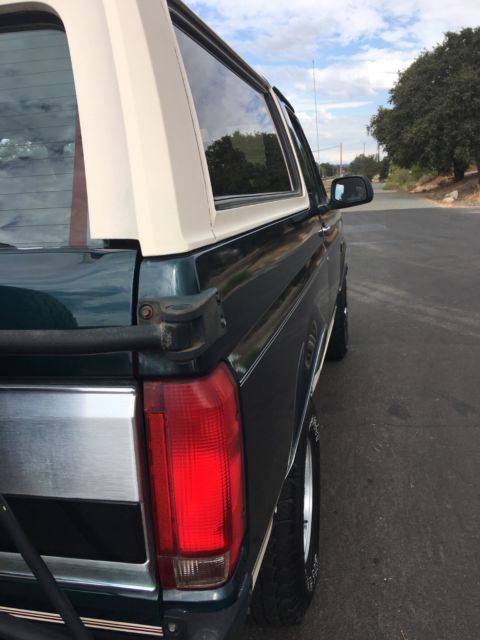 1992 Green Ford Bronco SUV