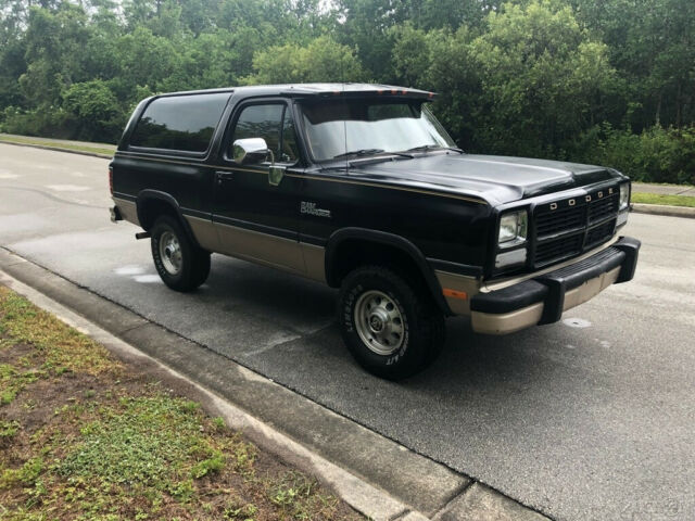 1992 Black Dodge Ramcharger SUV