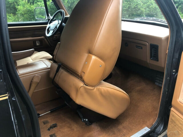 1992 Black Dodge Ramcharger SUV