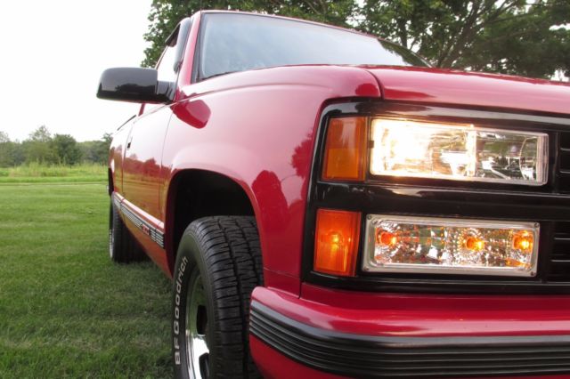 1992 RED Chevrolet C/K Pickup 1500 Standard Cab Pickup