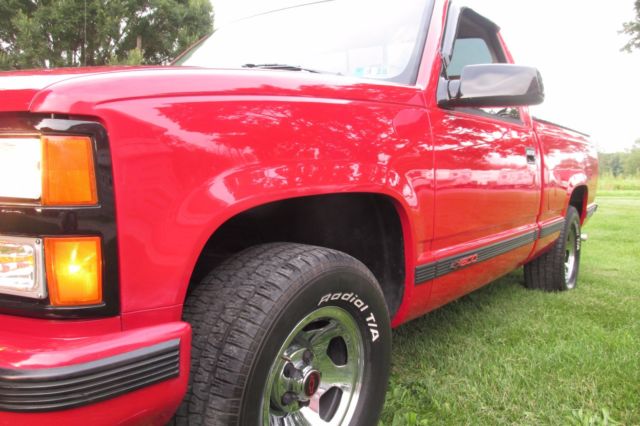 1992 RED Chevrolet C/K Pickup 1500 Standard Cab Pickup