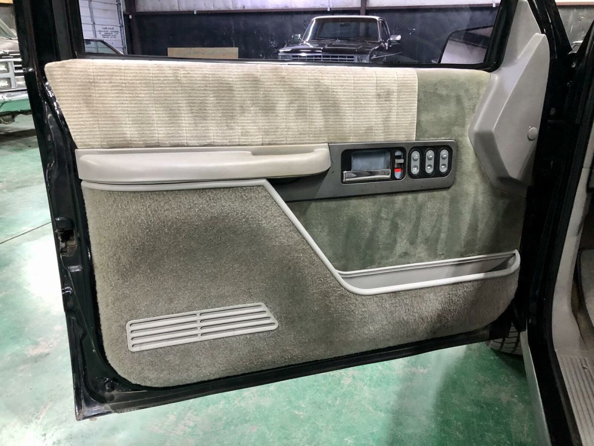 1992 Black Chevrolet C/K Pickup 1500 --