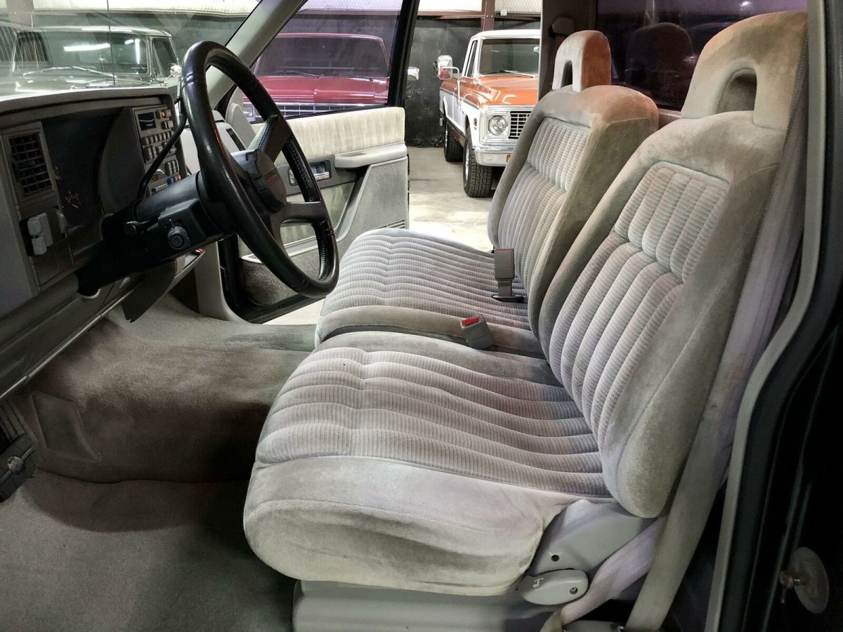 1992 Black Chevrolet C/K Pickup 1500 --