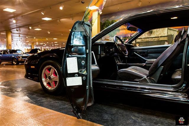 1992 Black Chevrolet Camaro --