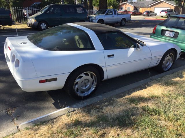 1992 White Chevrolet Corvette Coupe