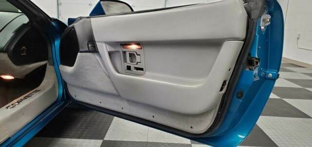 1992 Blue Chevrolet Corvette Hatchback