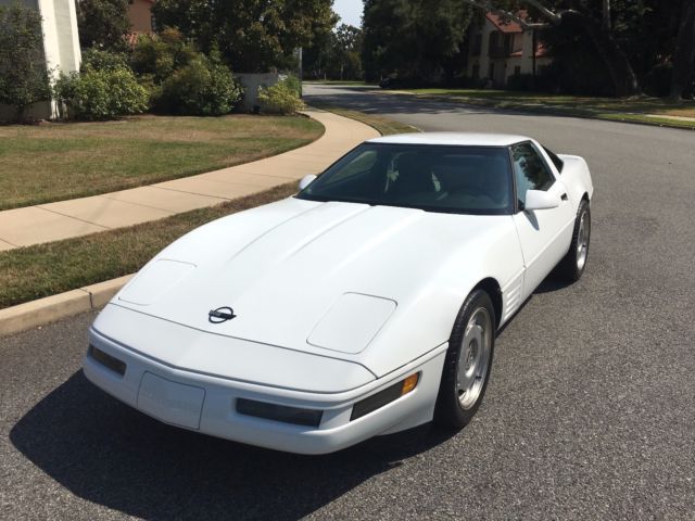 1992 White Chevrolet Corvette Hatchback