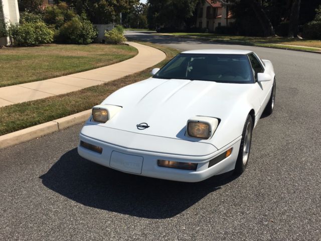 1992 White Chevrolet Corvette Hatchback