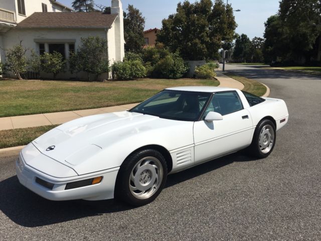 1992 White Chevrolet Corvette Hatchback
