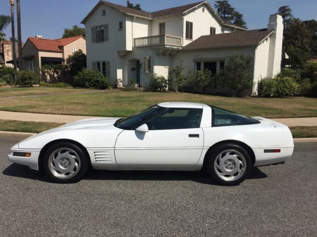 1992 White Chevrolet Corvette Hatchback