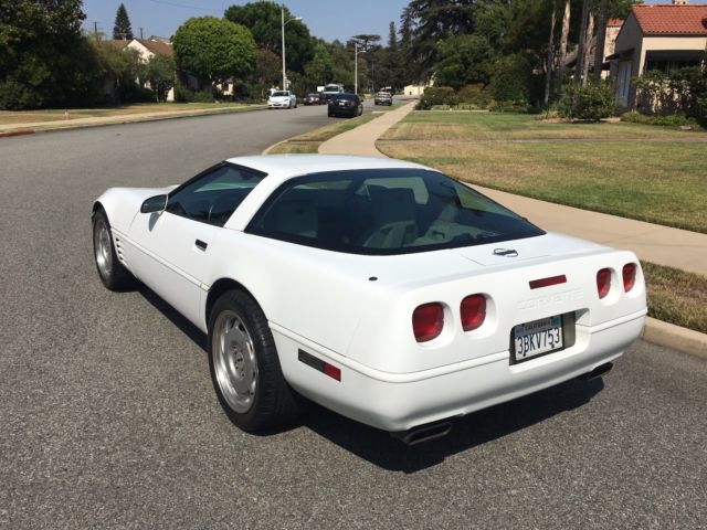1992 White Chevrolet Corvette Hatchback