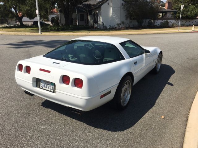1992 White Chevrolet Corvette Hatchback
