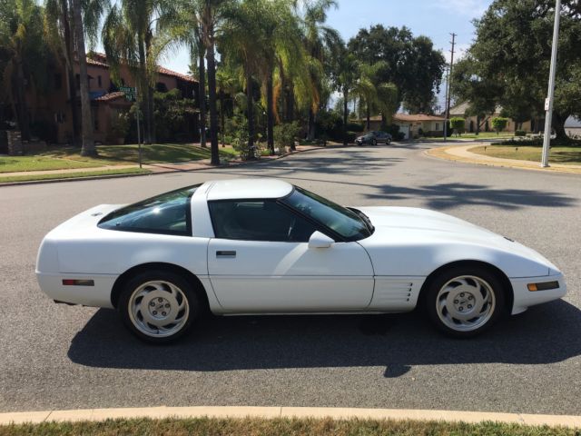 1992 White Chevrolet Corvette Hatchback