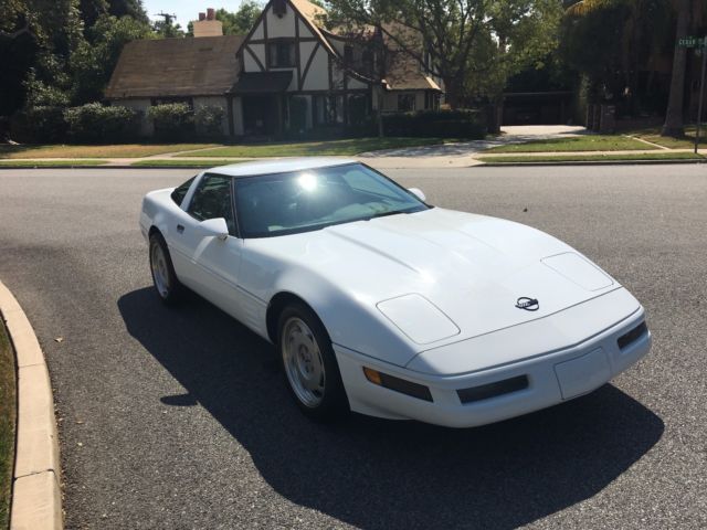 1992 White Chevrolet Corvette Hatchback