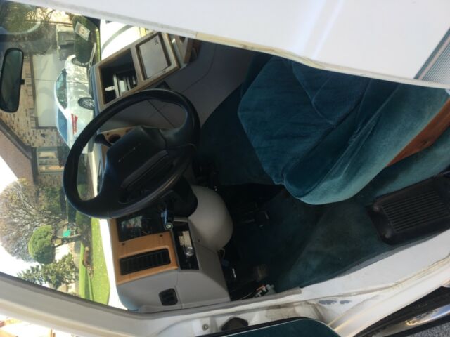1992 White Chevrolet G20 Van Van Camper