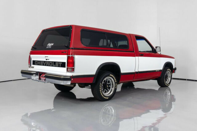 1992 White Chevrolet S-10 Pickup Truck