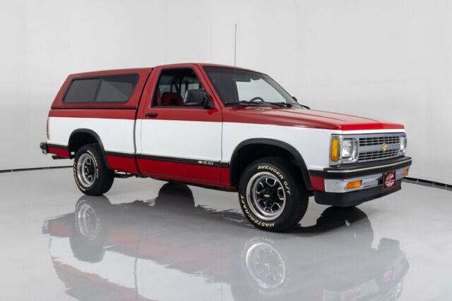 1992 White Chevrolet S-10 Pickup Truck