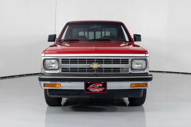 1992 White Chevrolet S-10 Pickup Truck