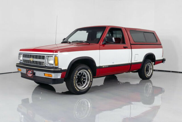 1992 White Chevrolet S-10 Pickup Truck