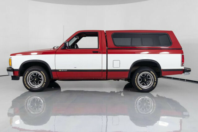 1992 White Chevrolet S-10 Pickup Truck