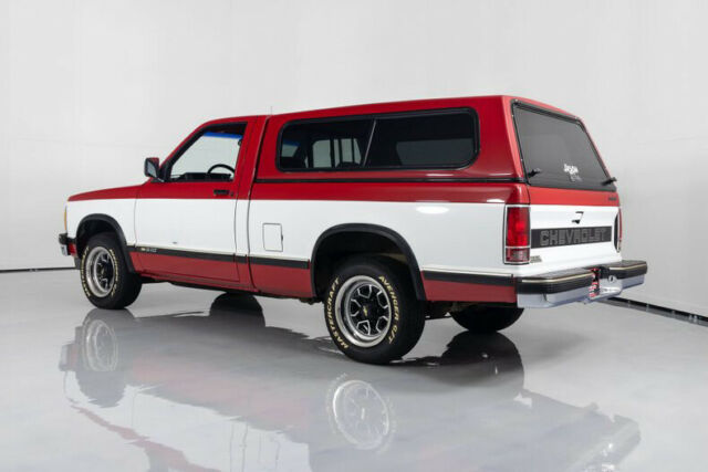 1992 White Chevrolet S-10 Pickup Truck