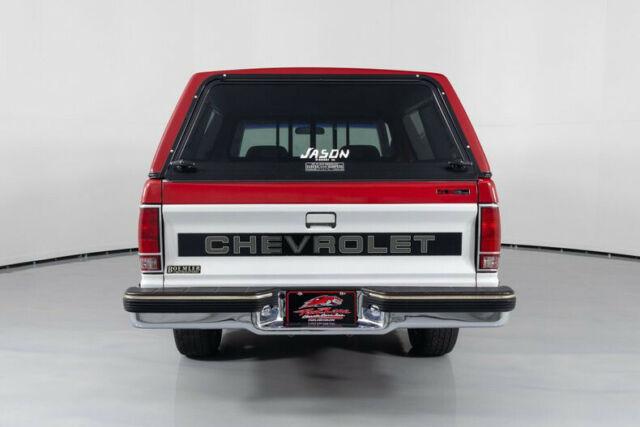 1992 White Chevrolet S-10 Pickup Truck