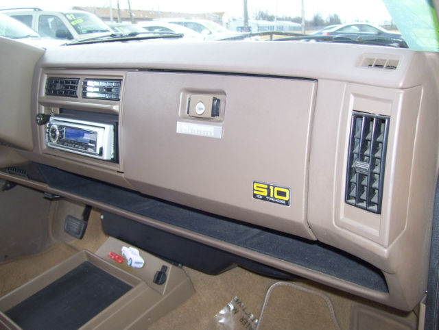 1992 CANDY METALLIC YELLOW Chevrolet S-10