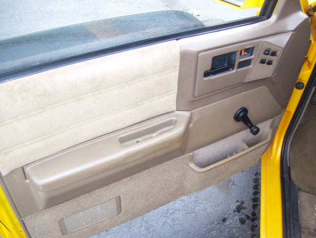 1992 CANDY METALLIC YELLOW Chevrolet S-10