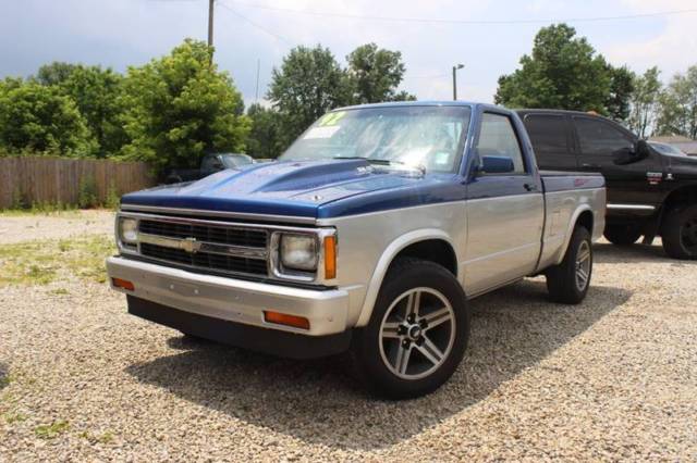 1992 Blue Chevrolet S-10 Standard Cab Pickup