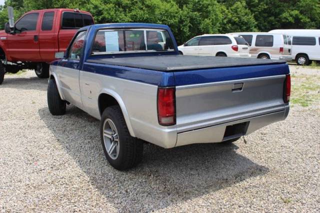 1992 Blue Chevrolet S-10 Standard Cab Pickup