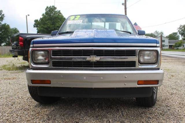 1992 Blue Chevrolet S-10 Standard Cab Pickup