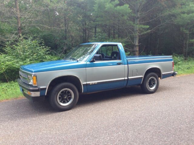 1992 Blue Chevrolet S-10 Standard Cab Pickup