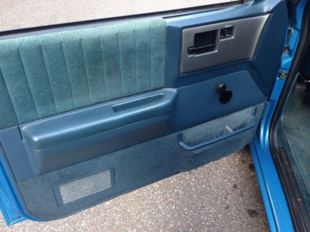 1992 Blue Chevrolet S-10 Standard Cab Pickup