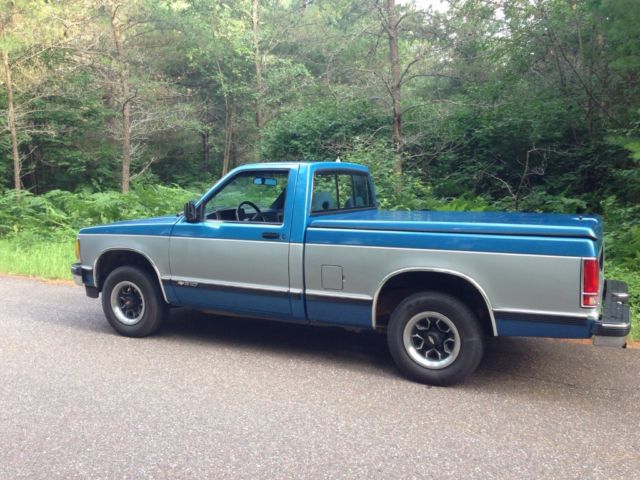 1992 Blue Chevrolet S-10 Standard Cab Pickup