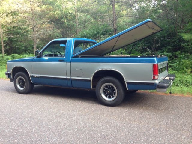 1992 Blue Chevrolet S-10 Standard Cab Pickup