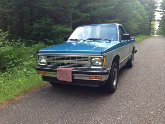 1992 Blue Chevrolet S-10 Standard Cab Pickup