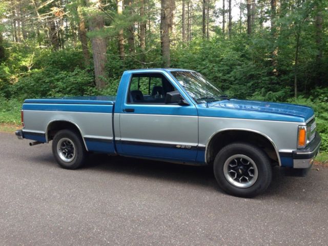 1992 Blue Chevrolet S-10 Standard Cab Pickup