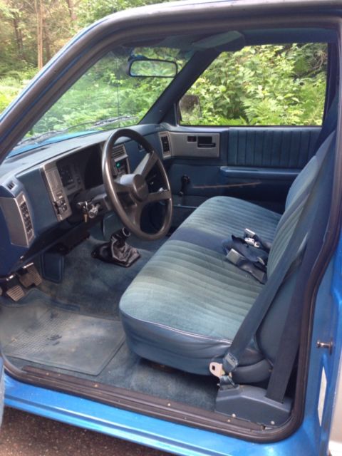 1992 Blue Chevrolet S-10 Standard Cab Pickup