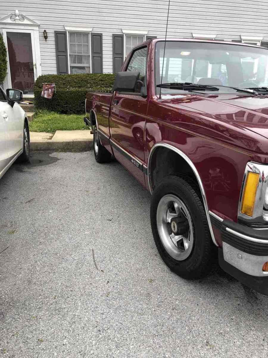 1992 Red Chevrolet S10 Pickup