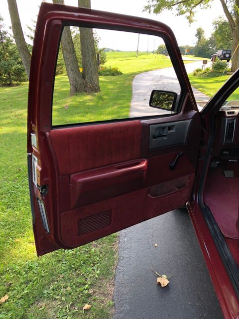 1992 Red/Black Chevrolet S-10 Standard Cab Pickup